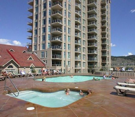 Sunset Waterfront Resort By Kelownacondorentals Εξωτερικό φωτογραφία