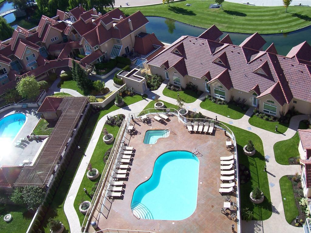Sunset Waterfront Resort By Kelownacondorentals Εξωτερικό φωτογραφία
