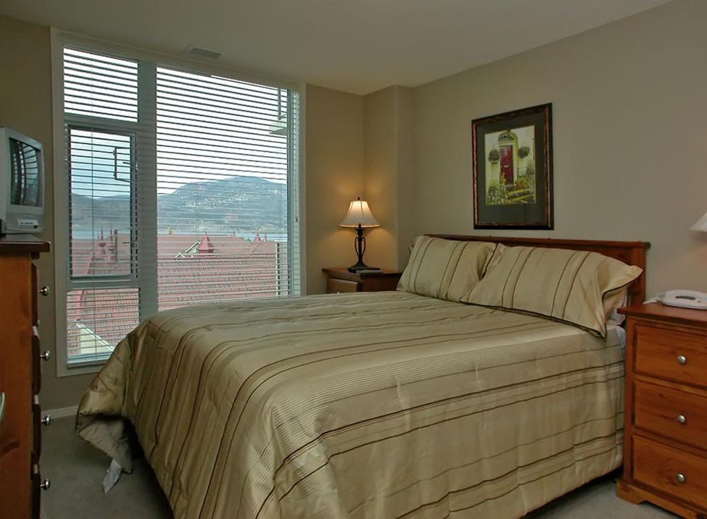 Sunset Waterfront Resort By Kelownacondorentals Εξωτερικό φωτογραφία