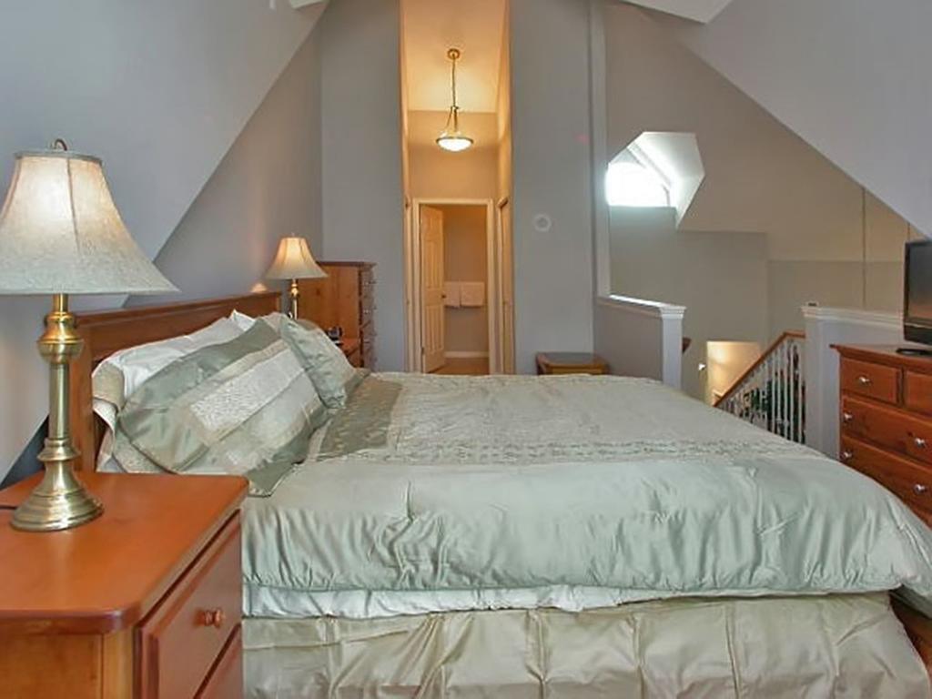 Sunset Waterfront Resort By Kelownacondorentals Δωμάτιο φωτογραφία