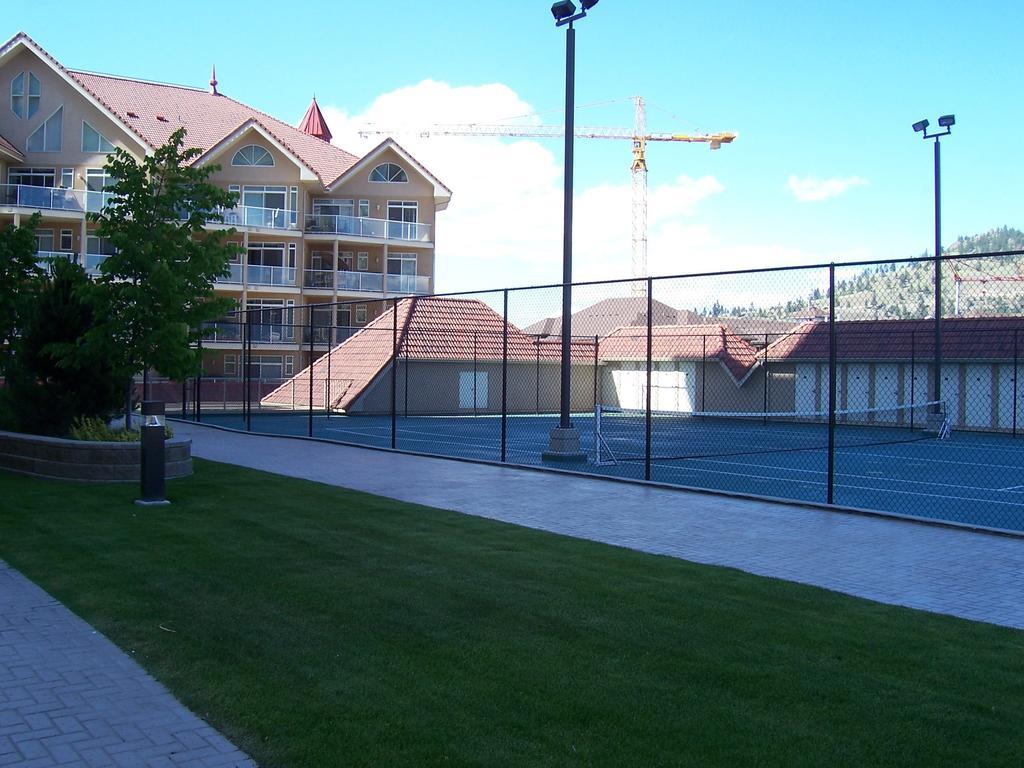 Sunset Waterfront Resort By Kelownacondorentals Εξωτερικό φωτογραφία