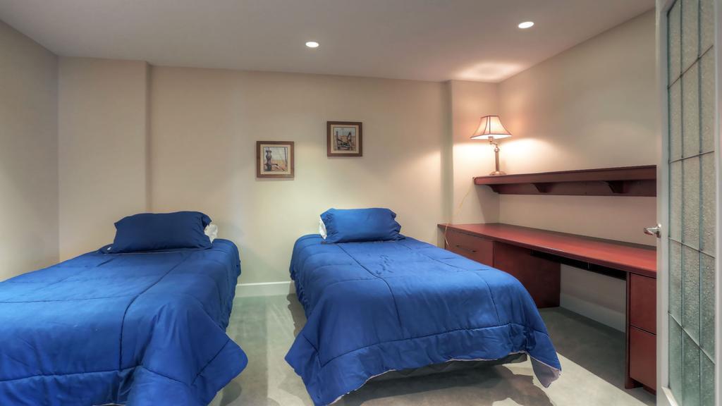 Sunset Waterfront Resort By Kelownacondorentals Εξωτερικό φωτογραφία