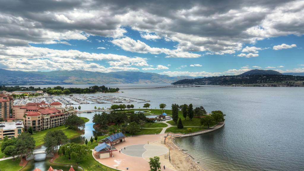 Sunset Waterfront Resort By Kelownacondorentals Εξωτερικό φωτογραφία